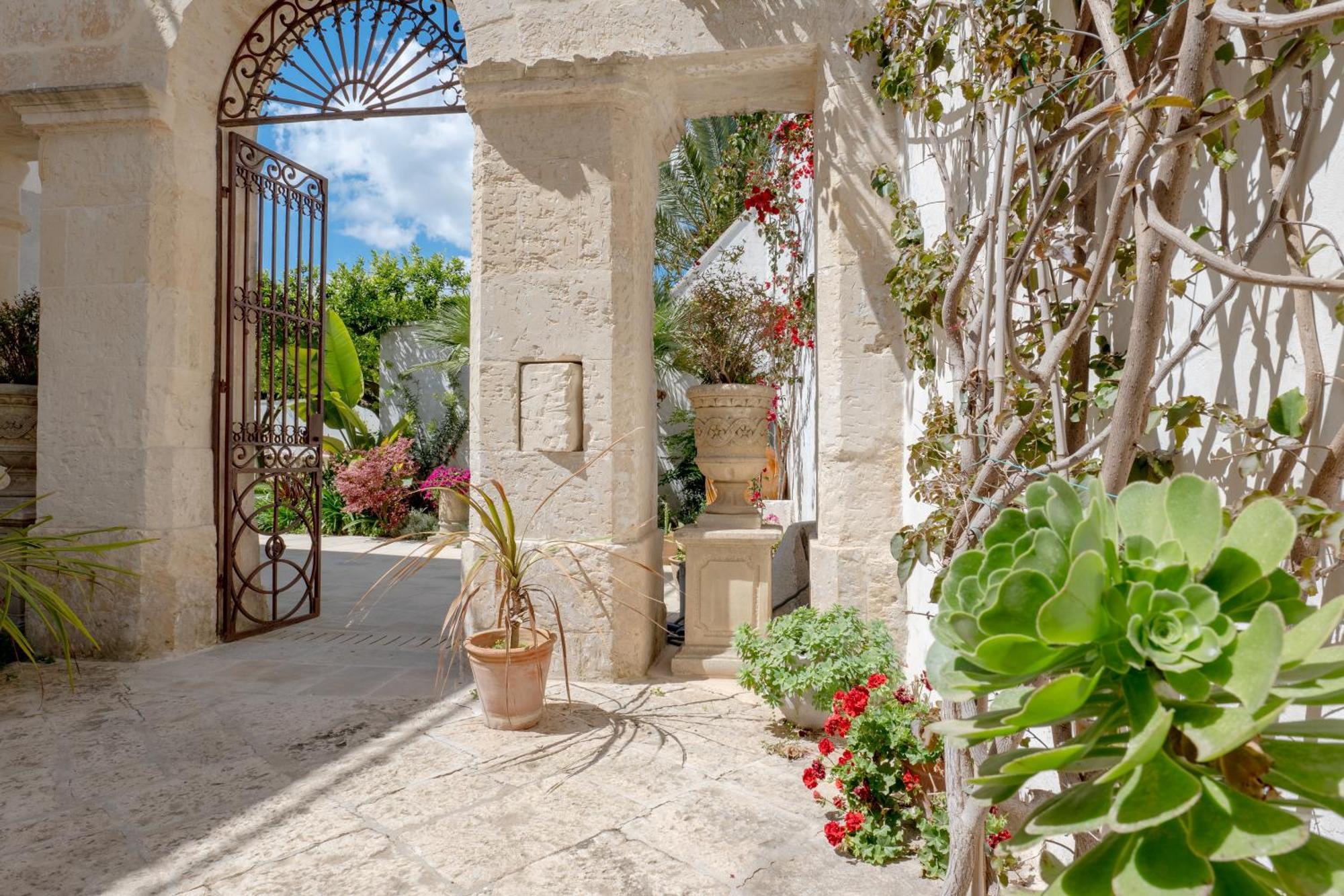 Palazzo Angelica - Luxury Retreat Otranto Bed and Breakfast Giurdignano Exteriör bild